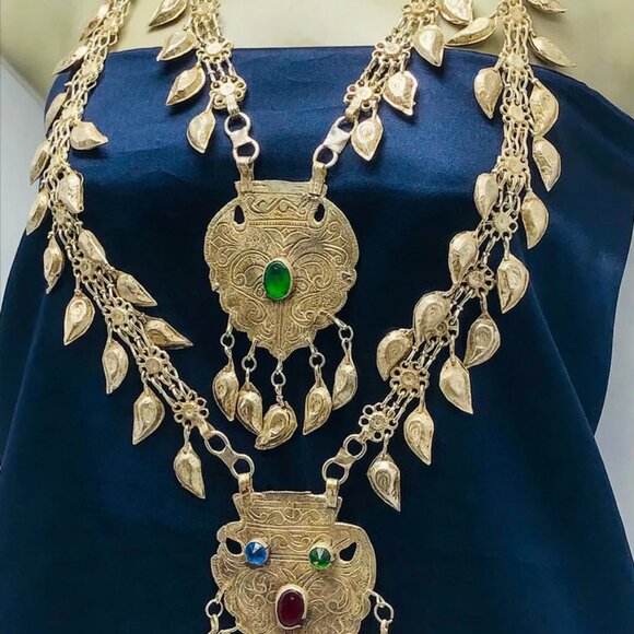 Vintage Bib Necklace With Two Layers Pendants and Leaf Style Tassels - Picture 3 of 10